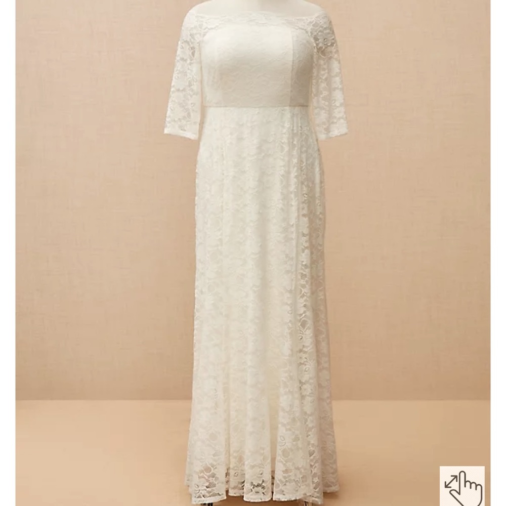 New with tag Torrid ivory wedding dress size 16. Never worn.